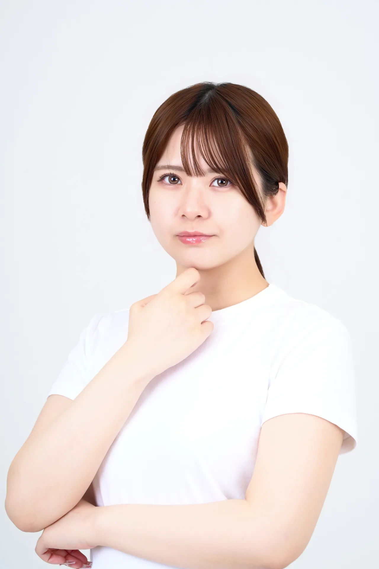 うずらの卵を握る自然な指の形