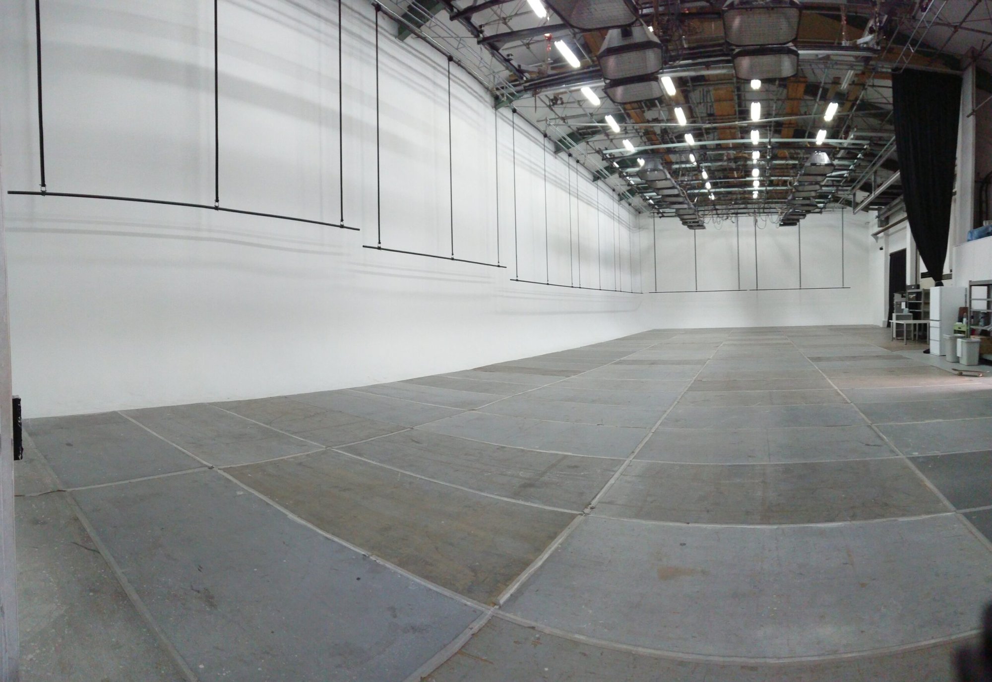 STUDIO WAREHOUSEの写真3