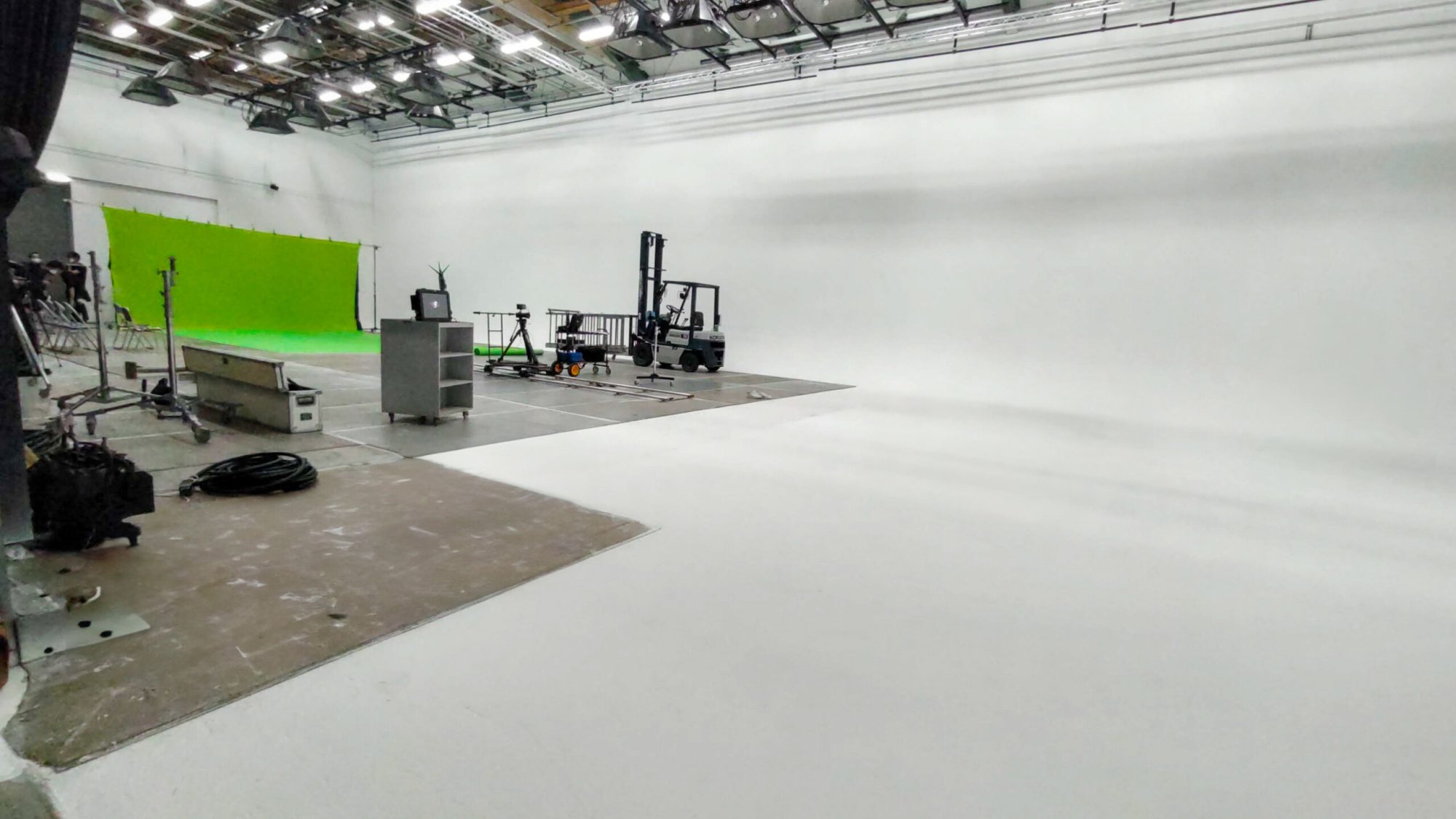 STUDIO WAREHOUSEの写真2